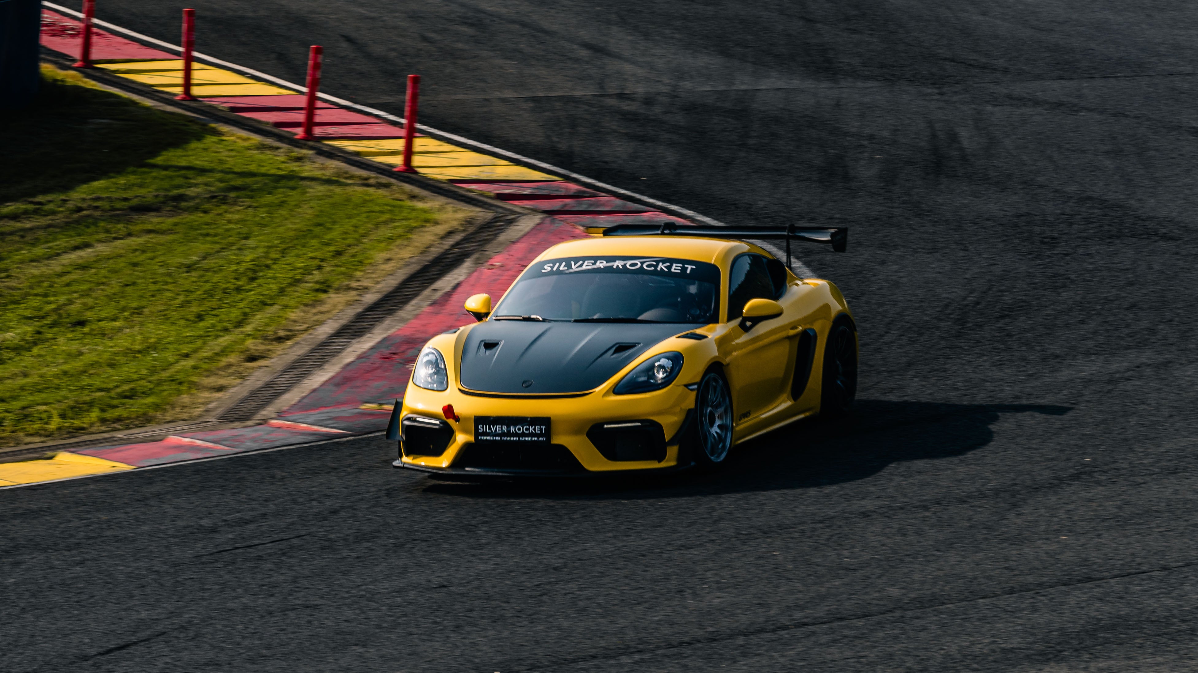 Porsche 718 Cayman GT4 type 982 2019 Racing Yellow Porsche