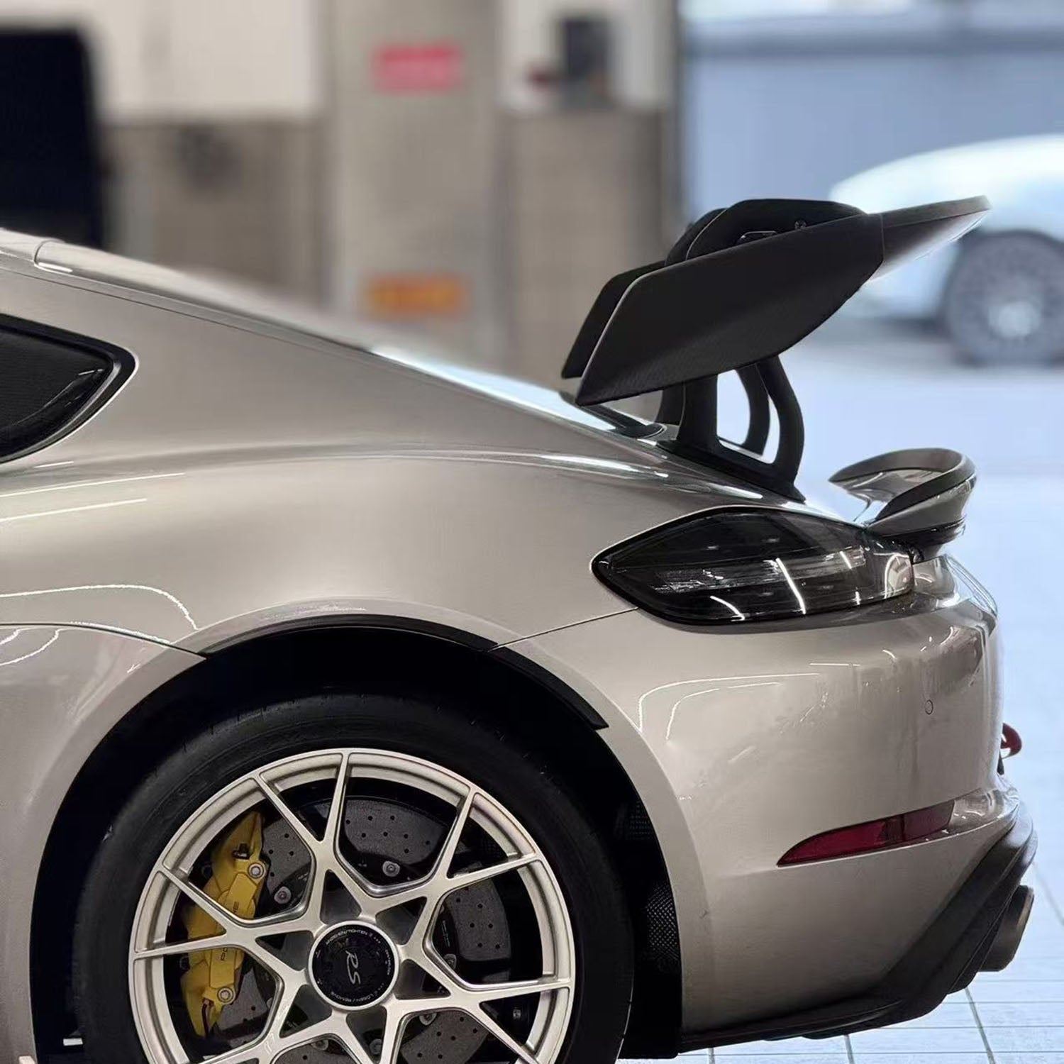 SR DRS-1 フレックスカーボン スワンネックウイング [ポルシェ 718/GT4